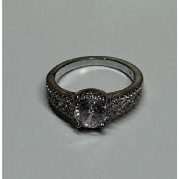925 STERLING SILVER CZ RING SIZE 5